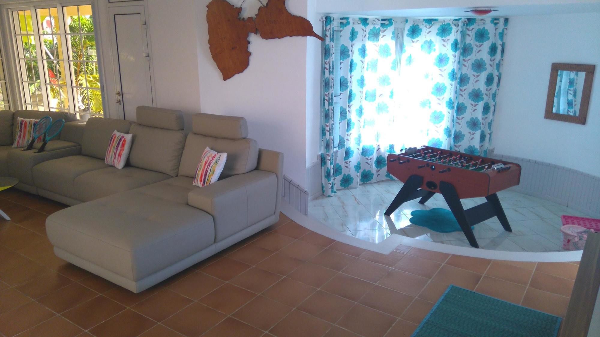 Sunny, 4-bedroom House In Francois With A Swimming Pool And Terr *